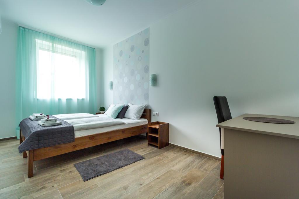 Apartament Aqualiget-Apartmanhaz Segedyn Zewnętrze zdjęcie