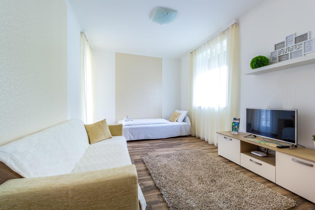 Apartament Aqualiget-Apartmanhaz Segedyn Zewnętrze zdjęcie