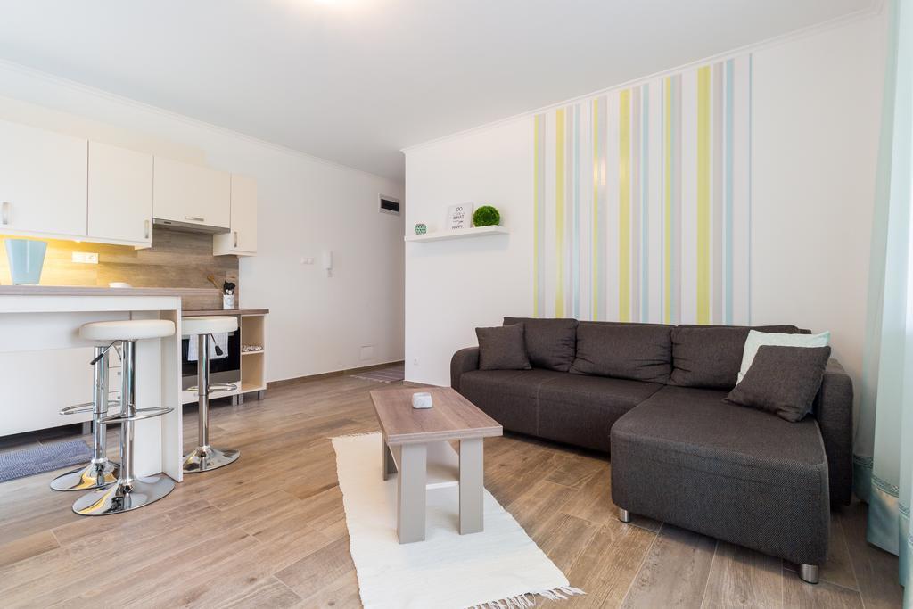 Apartament Aqualiget-Apartmanhaz Segedyn Zewnętrze zdjęcie