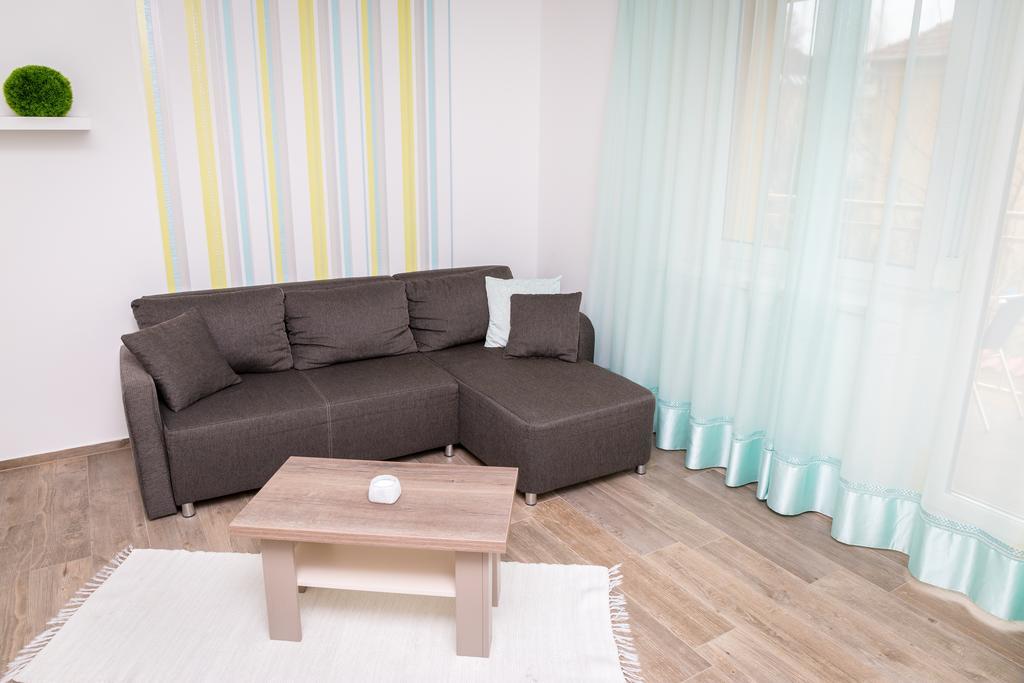 Apartament Aqualiget-Apartmanhaz Segedyn Zewnętrze zdjęcie