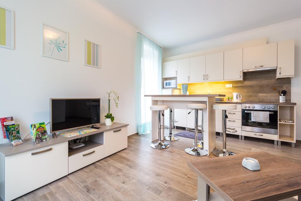 Apartament Aqualiget-Apartmanhaz Segedyn Zewnętrze zdjęcie